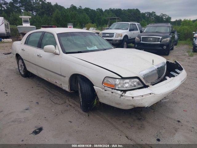  Salvage Lincoln Towncar