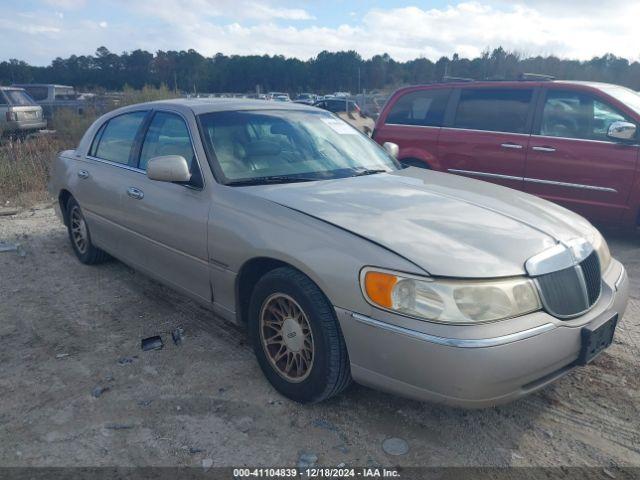  Salvage Lincoln Towncar