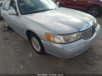  Salvage Lincoln Towncar