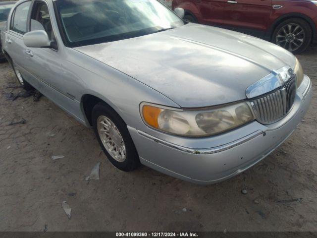  Salvage Lincoln Towncar