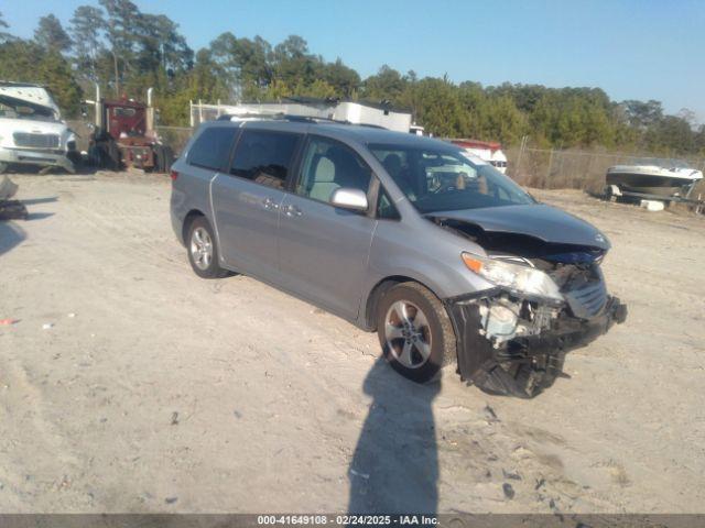  Salvage Toyota Sienna