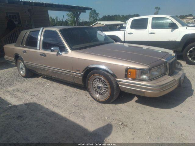 Salvage Lincoln Towncar