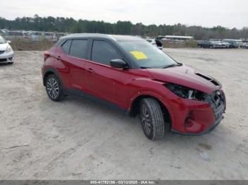  Salvage Nissan Kicks