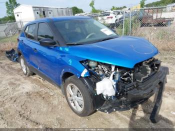  Salvage Nissan Kicks
