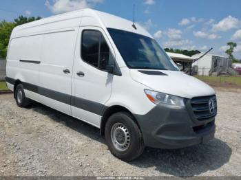  Salvage Mercedes-Benz Sprinter 2500