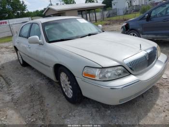  Salvage Lincoln Towncar