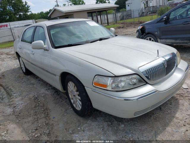  Salvage Lincoln Towncar