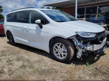  Salvage Chrysler Pacifica