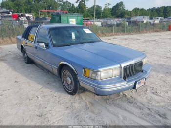  Salvage Lincoln Towncar