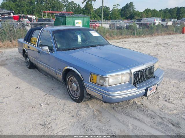  Salvage Lincoln Towncar