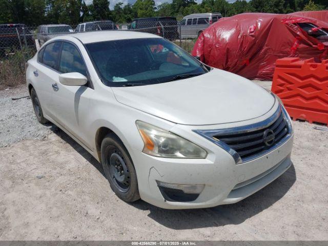  Salvage Nissan Altima