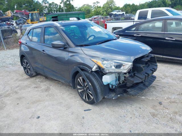  Salvage Nissan Kicks