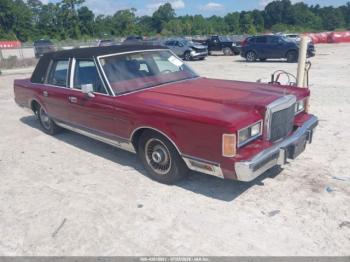  Salvage Lincoln Towncar