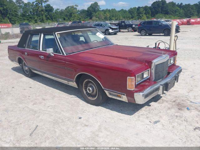  Salvage Lincoln Towncar