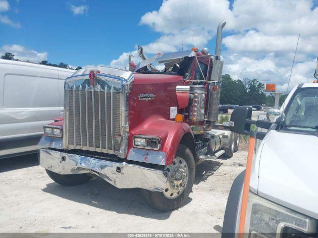  Salvage Kenworth W900