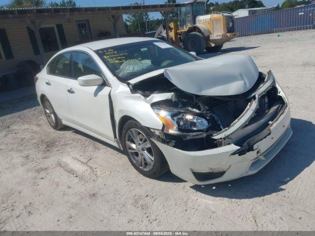  Salvage Nissan Altima