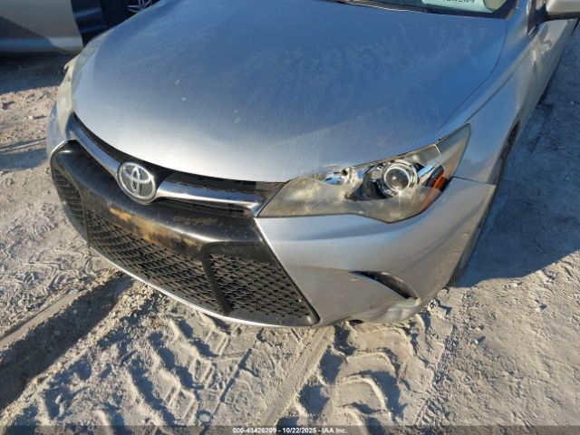 Toyota Camry Se Image 8