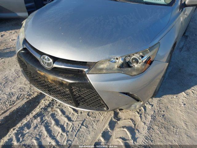 Toyota Camry Se Image 8