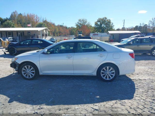 Toyota Camry Xle V6 Image 11