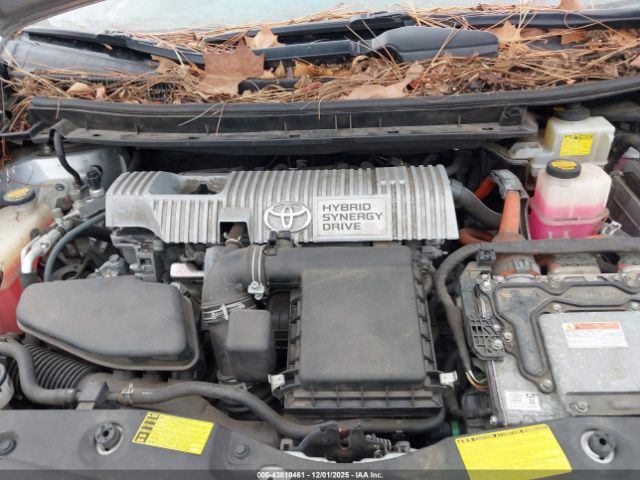 Toyota Prius Three Image 10