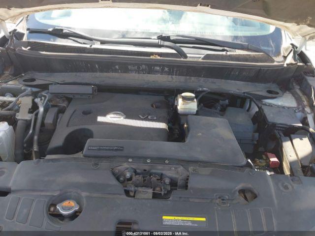 Nissan Pathfinder Platinum Image 10