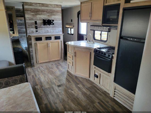 Catalina Summit Image 9