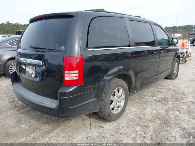 Chrysler Town & Country Touring Image 5