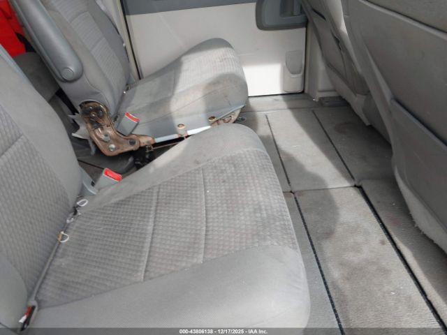 Chrysler Town & Country Touring Image 10