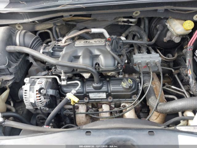 Chrysler Town & Country Touring Image 11