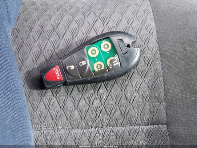 Chrysler Town & Country Touring Image 2