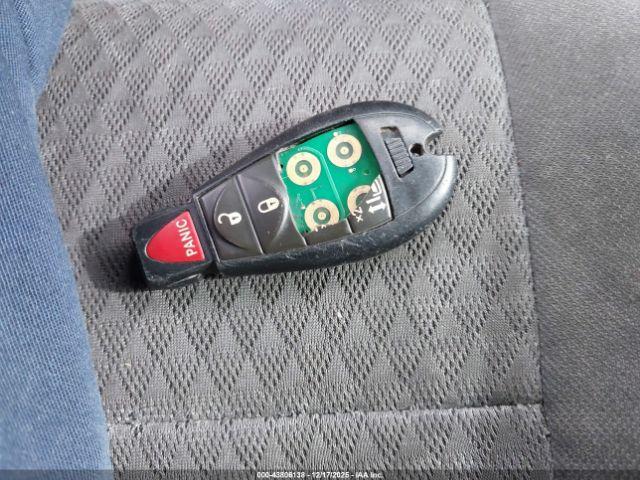 Chrysler Town & Country Touring Image 2