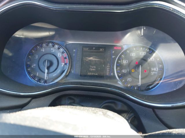 Chrysler 200 S Image 3