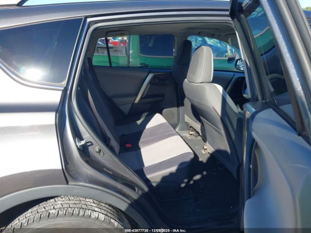 Toyota RAV4 Xle Image 4