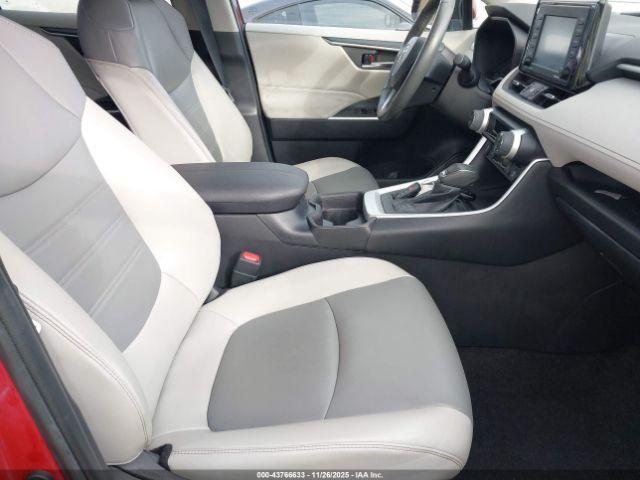 Toyota RAV4 Xle Premium Image 16