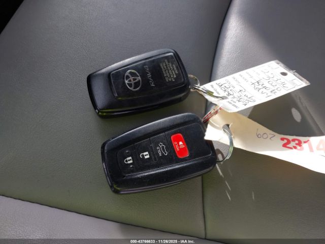 Toyota RAV4 Xle Premium Image 11