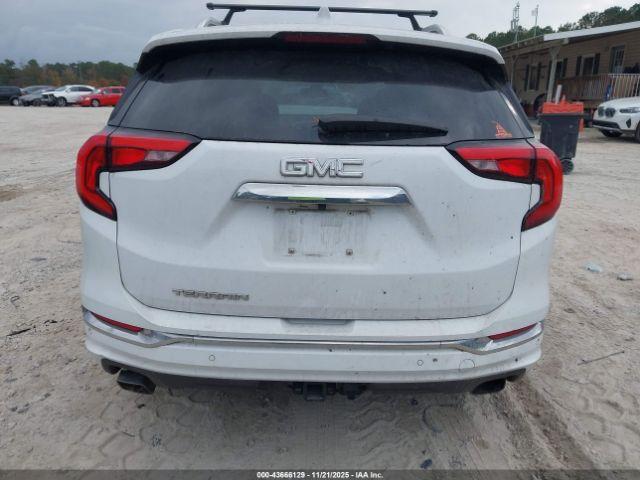 GMC Terrain Denali Image 13