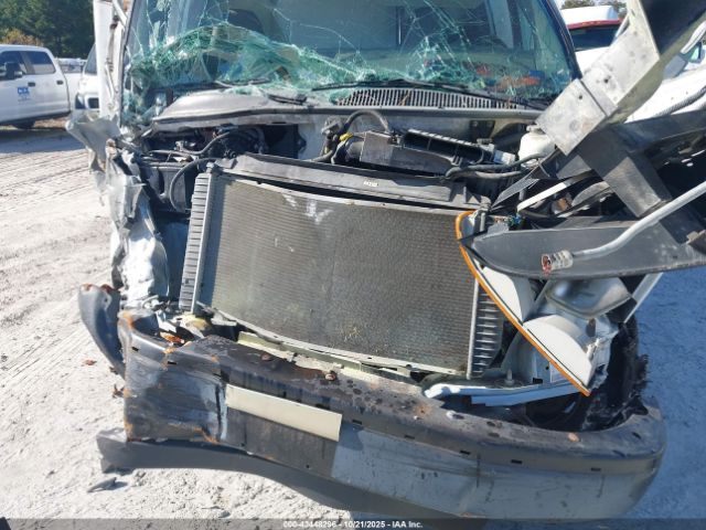 Chevrolet Express Image 11