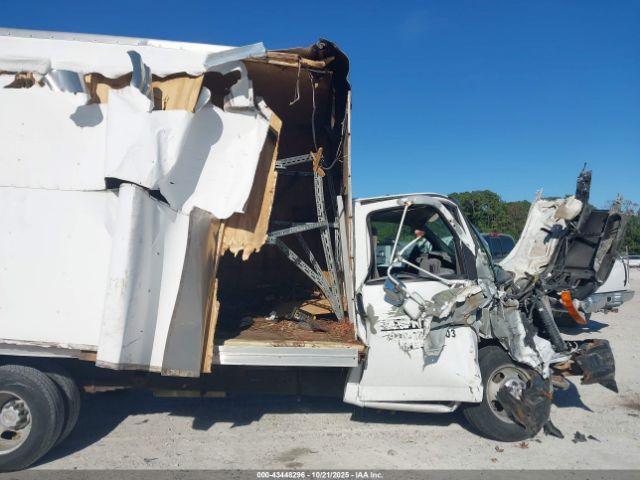 Chevrolet Express Image 12