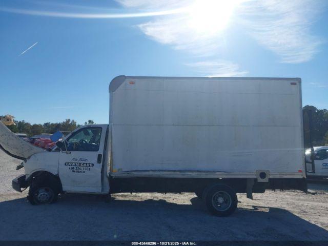 Chevrolet Express Image 4