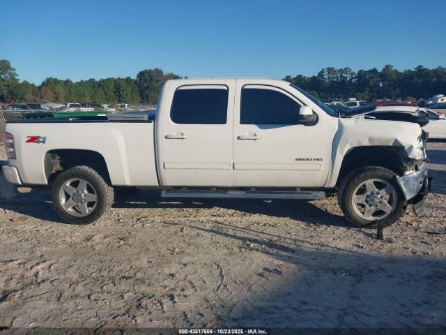 Chevrolet Silverado 2500 Ltz Image 6