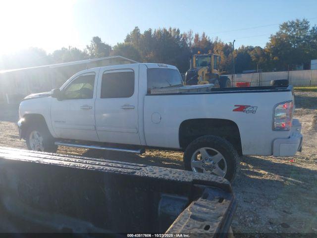Chevrolet Silverado 2500 Ltz Image 9