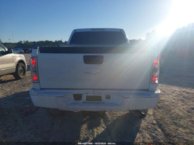 Chevrolet Silverado 2500 Ltz Image 14