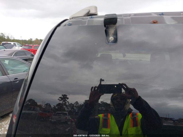 Nissan Pathfinder Le Image 13