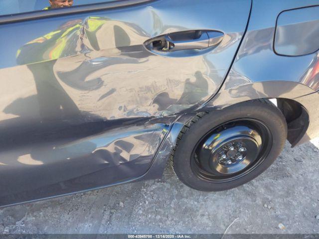 Toyota Corolla Le Image 10