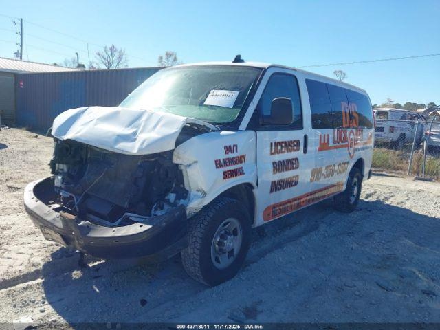 Chevrolet Express Work Van Image 10