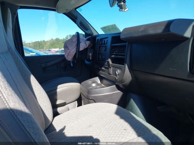 Chevrolet Express Work Van Image 12