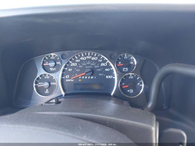 Chevrolet Express Work Van Image 8