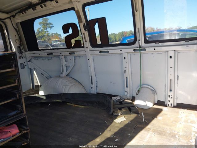 Chevrolet Express Work Van Image 5