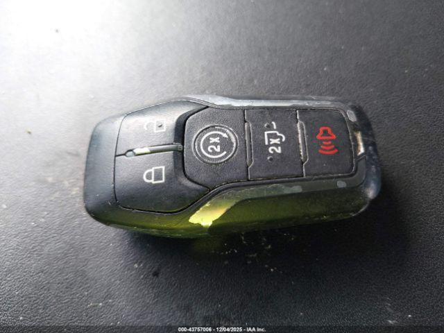 Ford F-150 Platinum Image 12