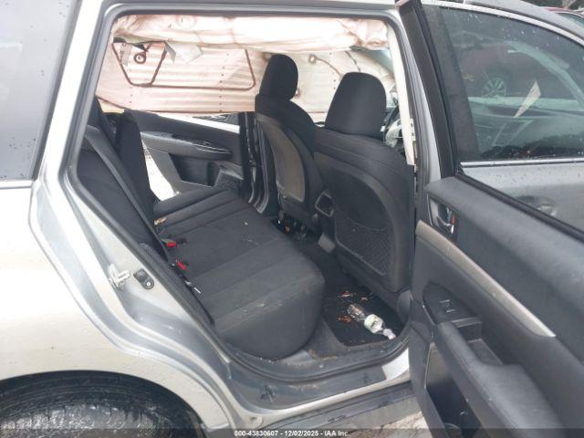 Subaru Outback 2.5i Premium Image 12